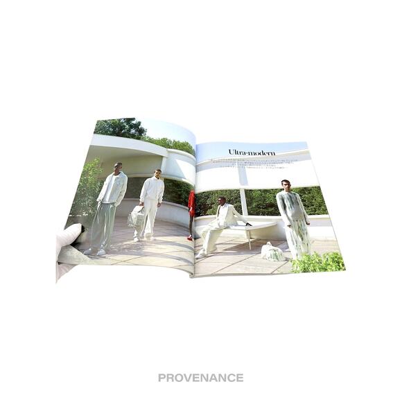 🔴 Louis Vuitton - The Book #9 - Picture 6 of 8